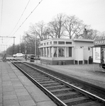 153181 Gezicht op de perronzijde van het N.S.-station Maarsbergen te Maarsbergen.